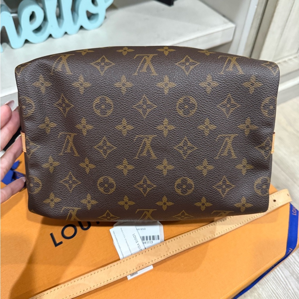 Louis Vuitton - Picture 5 of 14